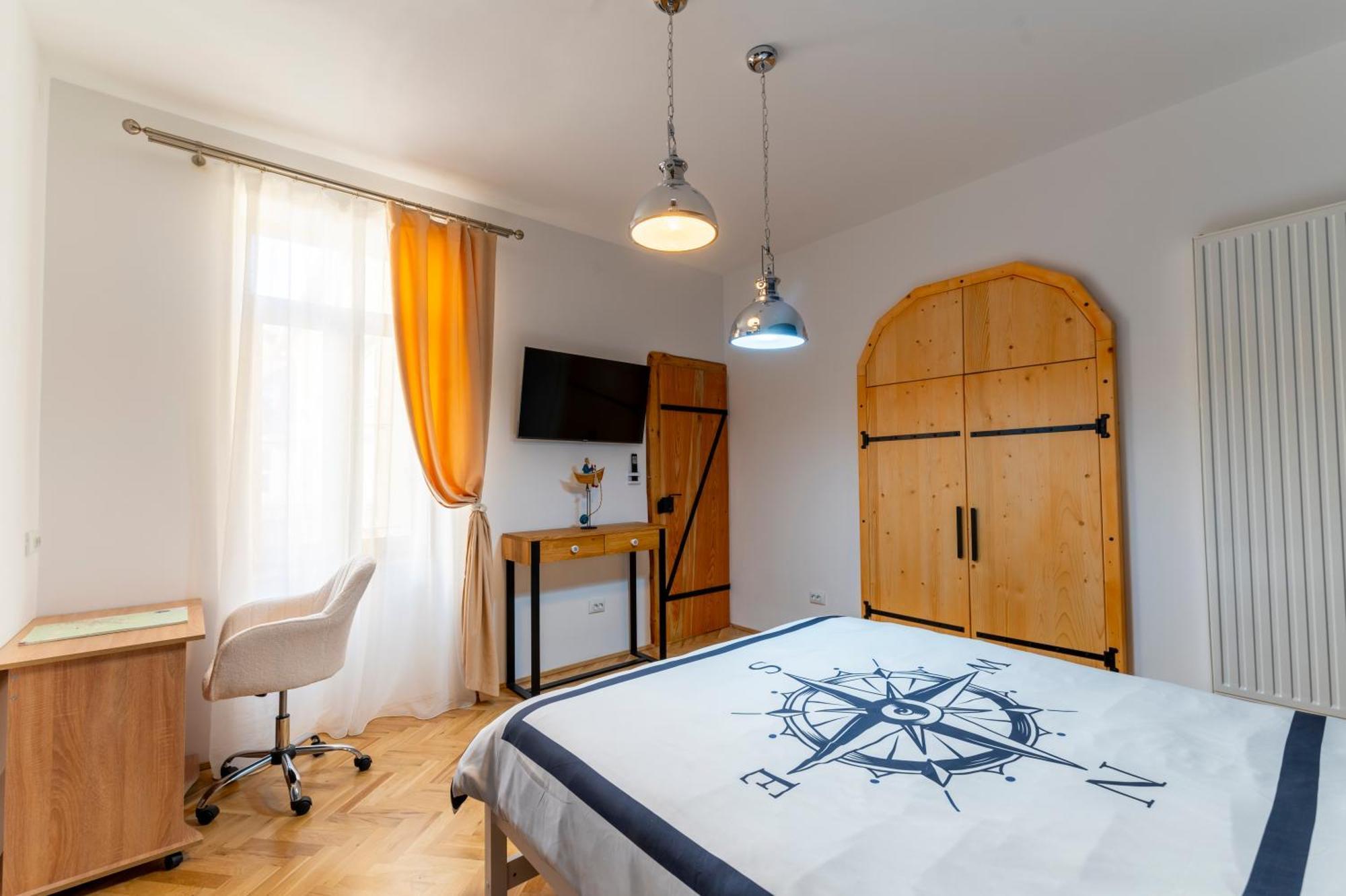 Luxurious Apartment In Old Town - Ultra Central Brasov Exterior photo
