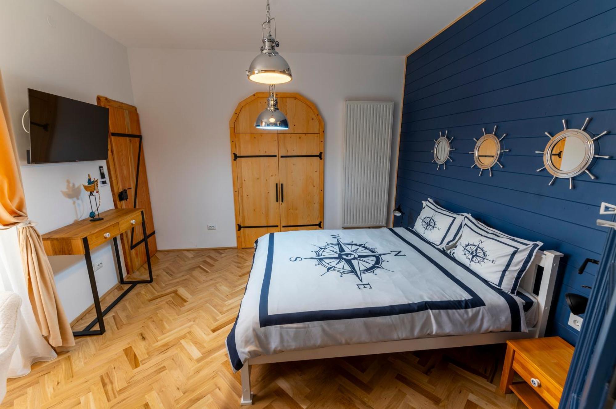 Luxurious Apartment In Old Town - Ultra Central Brasov Exterior photo