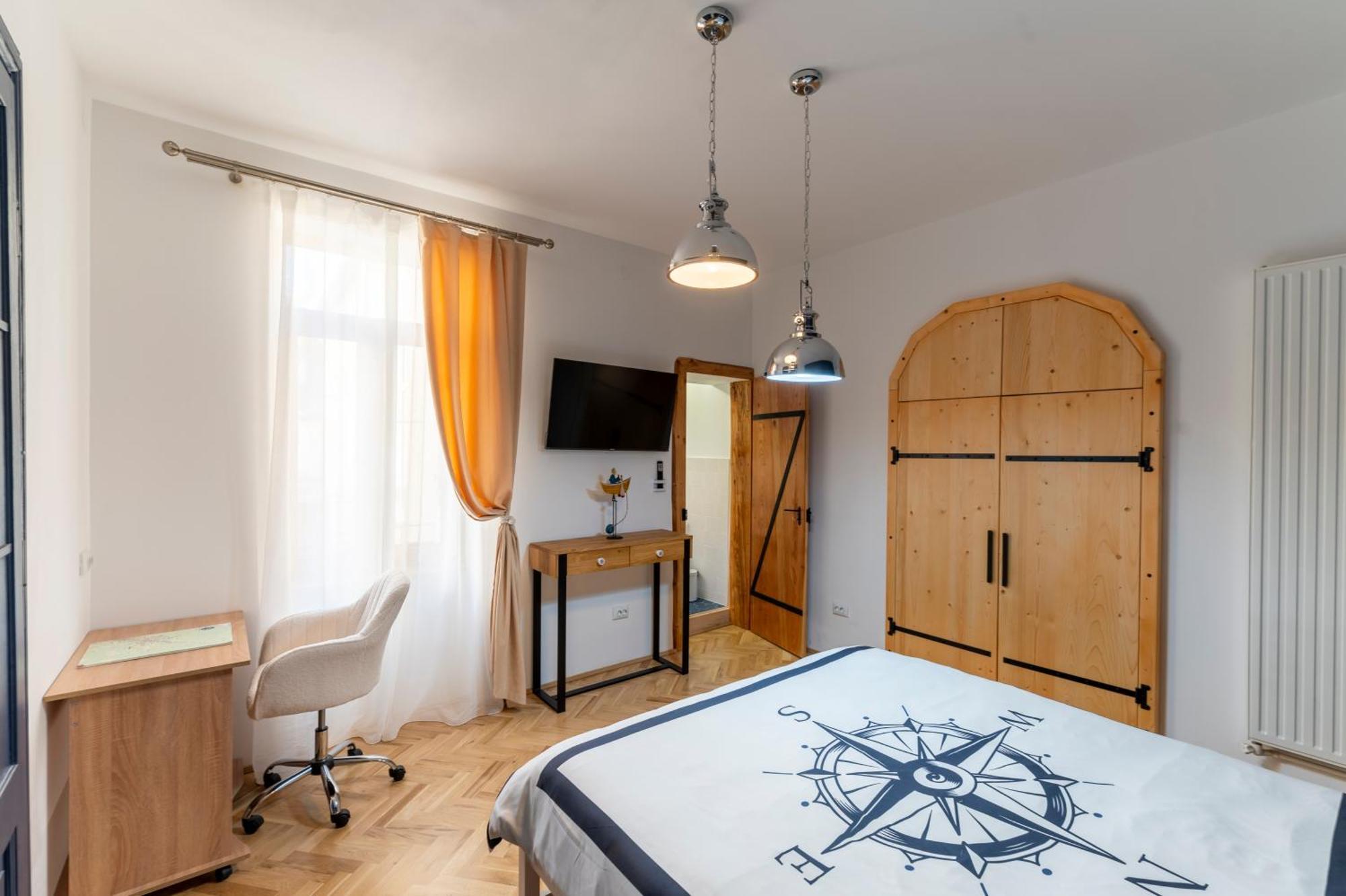 Luxurious Apartment In Old Town - Ultra Central Brasov Exterior photo