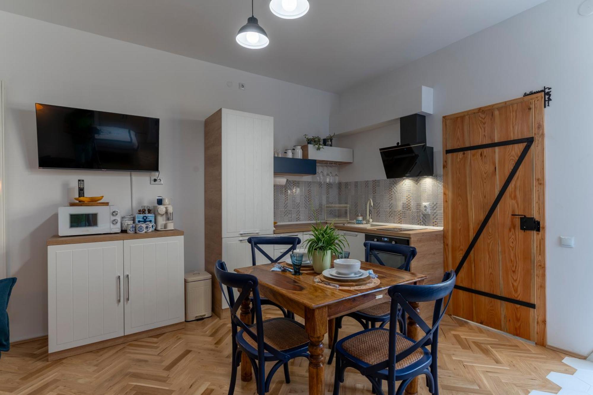 Luxurious Apartment In Old Town - Ultra Central Brasov Exterior photo